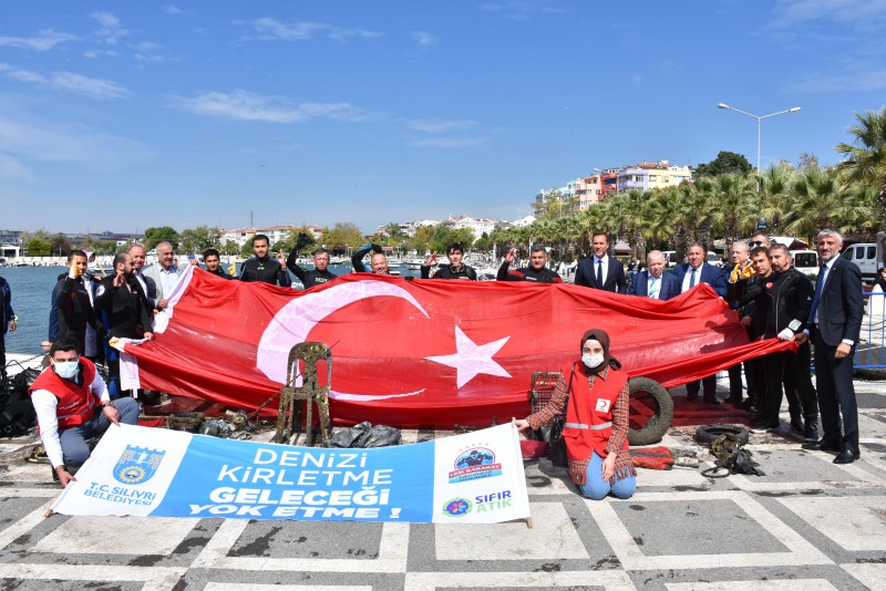 Başkan Yılmaz: "Herkesi Kapısının Önünü Süpürmeye Davet Ediyorum"