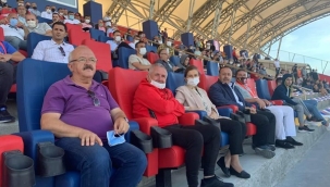 Duru, Çatalcaspor'un ilk resmi maçını Kaynarca ile birlikte izledi