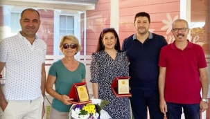 Eğitim-Sen'den Leyla Kurt öğretmenimize teşekkür plaketi