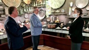 Kaynarca, bakan yardımcıları ile Turhan Müzesini dolaştı