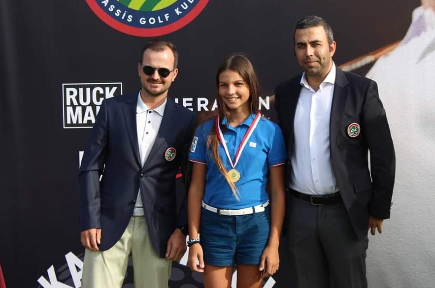 Kulüp Şampiyonası'nda mücadele eden çocuk golfçüler ödülendirildi