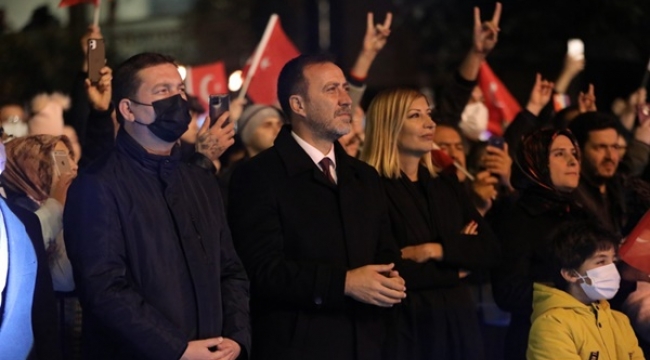 Cumhuriyet Yürüyüşü Muhteşem Konserle Taçlandı