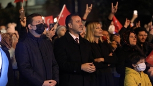 Cumhuriyet Yürüyüşü Muhteşem Konserle Taçlandı