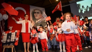 Harikalar Diyarı Anaokulu minikleri Cumhuriyet Bayramı'nı coşkuyla kutladı