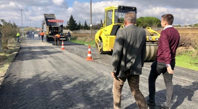 İBB ekipleri Akören-Kadıköy yolunda asfalt mesaisinde