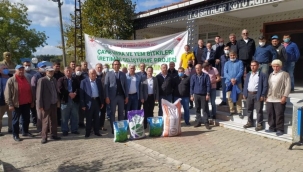 Sayalar Mahallesi'ndeki Çiftçilere 8 Tonluk Yem Bitkisi Dağıtıldı