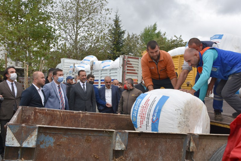 Silivri Belediyesi 500 Ton Mısır Silajını 1000 Üreticiye Dağıtıyor