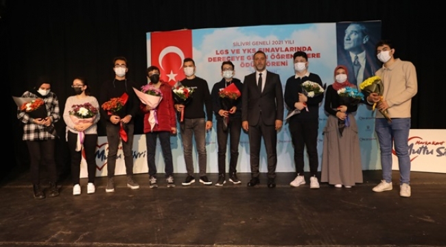 LGS ve YKS'de Dereceye Giren Öğrencilere Ödül Verildi