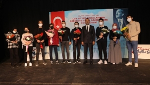 LGS ve YKS'de Dereceye Giren Öğrencilere Ödül Verildi