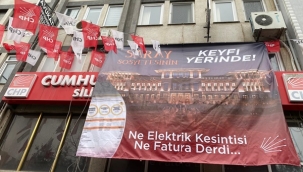 CHP Silivri İlçe Binasında dikkat çeken afiş!