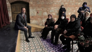 Başkan Yılmaz Kadınlar İle Birlikte Tiyatro İzledi