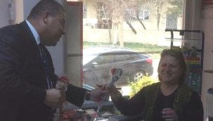 Koçer, Dünya Kadınlar Günü'nde kadın esnaflarla bir araya geldi