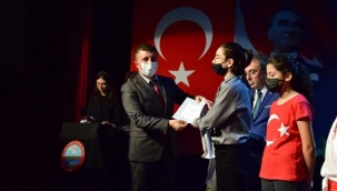 ODAK öğrencisi Tuna'dan İstiklal Marşı yarışmasında üçüncülük