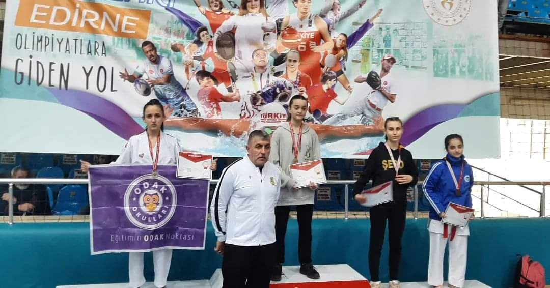 Odak Okulları'nın Gururu Alara Akbaş, Karate'de Türkiye Finallerine Gidiyor!