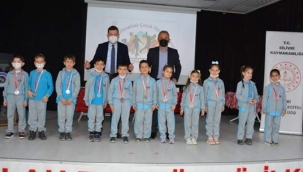 Şampiyonlara Madalyalarını Kaymakam Toğan Takdim Etti