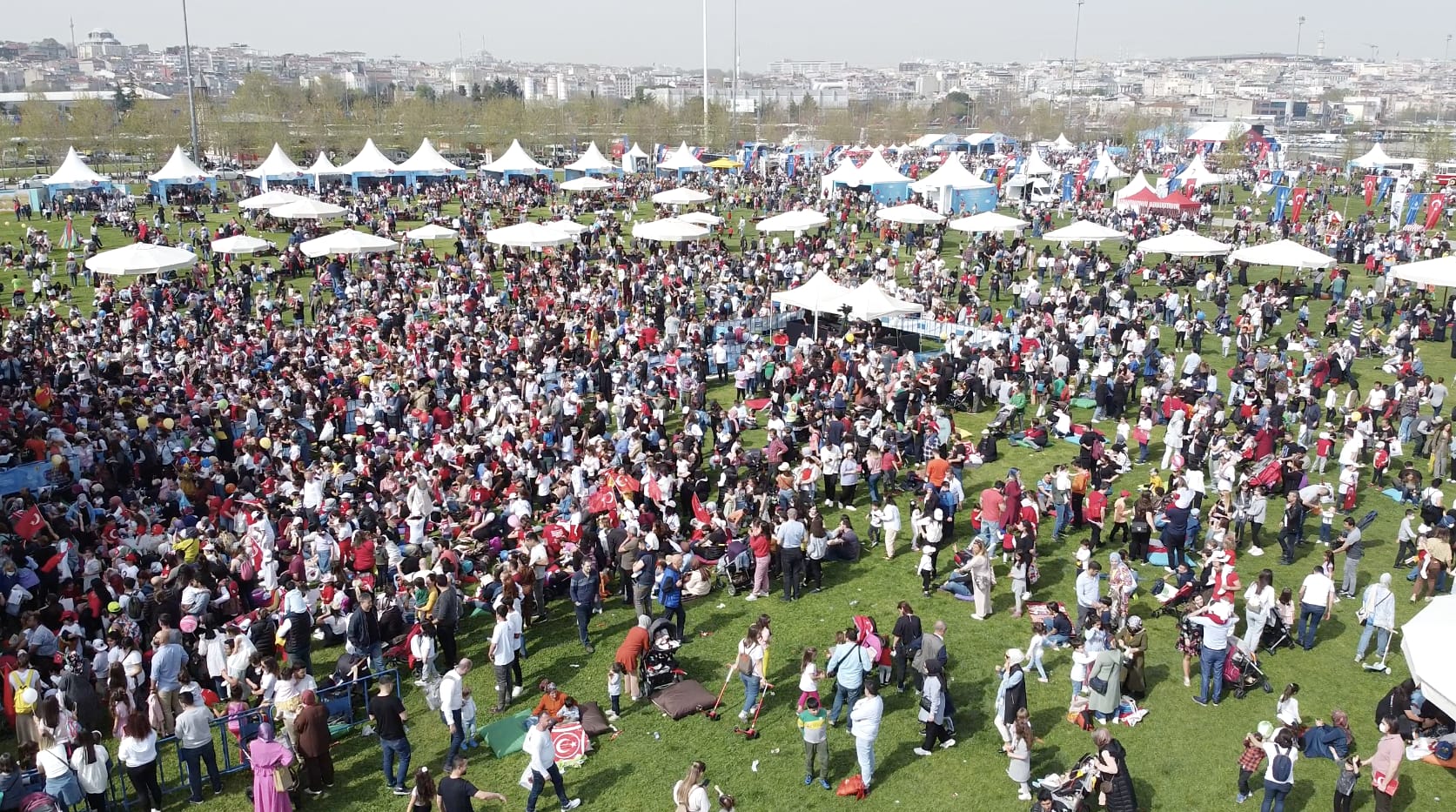 Çocuklar Yenikapı'ya Akın Etti