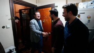 İftarını 6 Tıp Öğrencisiyle Açtı