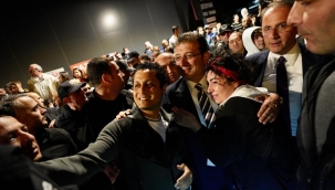 Kadir Gecesi'nde 12 Bin Kişiyle Birlikte Orucunu Açtı