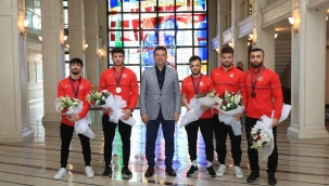 Şampiyonları Ağırlayan Başkan İmamoğlu: Tek Başına Güreş Olimpiyat Şehri Olmamıza Yetmez