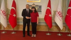Silivrili Öğrenciyi Vali Yerlikaya Ödüllendirdi