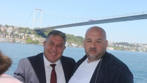 19 Mayıs'ı tekne turu ile kutladılar