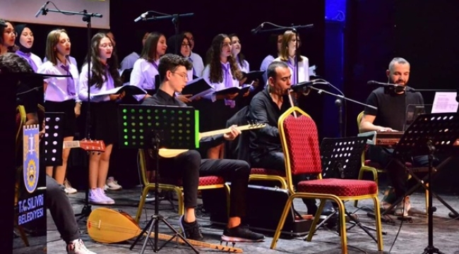 Atatürk Anadolu Lisesi'nden Türk Halk Müziği Konseri