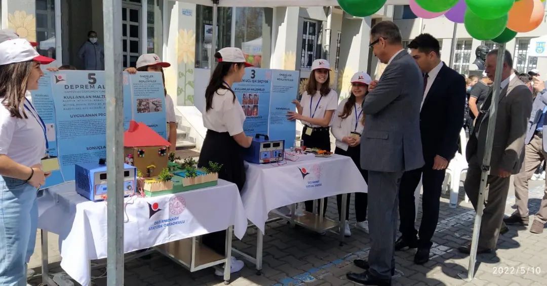 Değirmenköy Atatürk Ortaokulu'nda Bilim Fuarı Açıldı