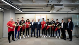 İmamoğlu'ndan Şampiyon Sporculara: Başarınız 16 Milyona Motivasyon Kaynağı