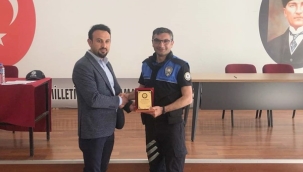 Polis Memuru Ersin Sayılkan, Mesleki Tecrübelerini Öğrencilerle Paylaştı