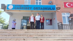 Teniste başarı kazanan öğrenciler, kendi okullarında ödüllendirildi