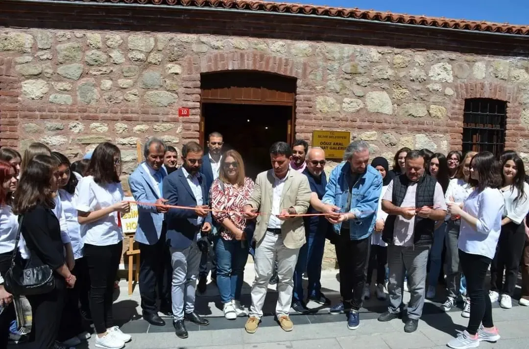 TOKİ Cumhuriyet Anadolu Lisesi'nin Resim Sergisi Açıldı