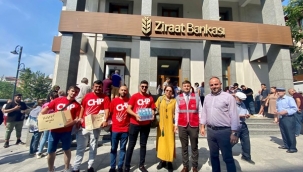 Promosyon kuyruğundaki emeklilere CHP'den su ve kek ikramı