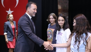 Silivri Belediyesi YKS ve LGS'de Dereceye Giren Öğrencileri Ödüllendirdi