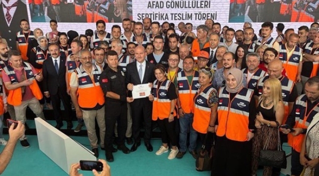 Silivrili 19 AFAD Gönüllüsü Kimliklerini Bakan Soylu'dan Aldı