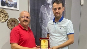 Alibeyspor'dan Çolakoğlu'na teşekkür plaketi