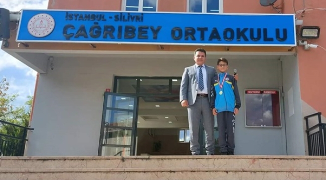 Başarılı karateci kendi okulunda onurlandırıldı