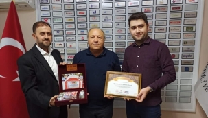 Kamerun'da su kuyusu açtıran Silivri SİAD teşekkür belgesi ile onurlandırıldı