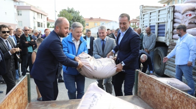 "Selimpaşalı Çiftçilere 250 Bin TL Değerinde Tohumluk Arpa Dağıttık"