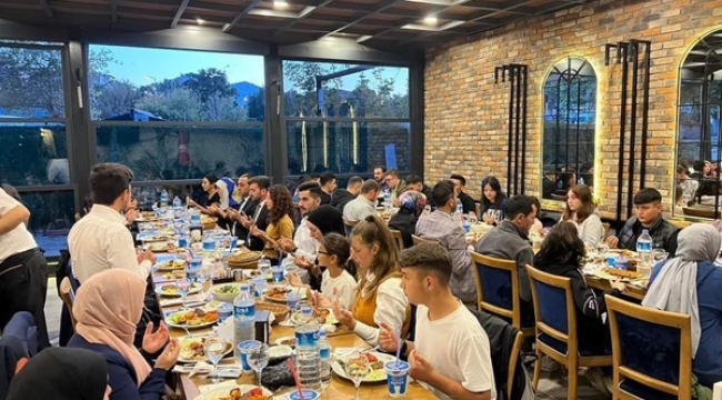 Silivri Ülkü Ocakları, bünyesindeki gençleri ve ailelerini akşam yemeğinde buluşturdu