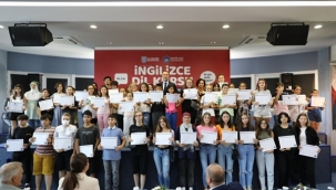 Ücretsiz İngilizce Kursu Öğrencileri Sertifika Heyecanı Yaşadı