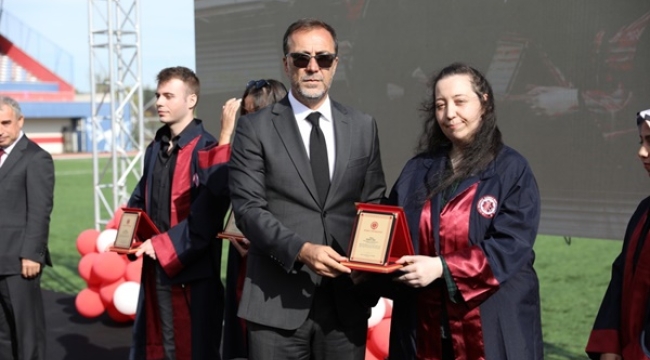 Yılmaz, Rumeli Üniversitesi Öğrencilerine Seslendi: "Asla Pes Etmeyin"