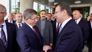 Davutoğlu'ndan İmamoğlu'na 'Dava' Desteği: Demokrasi Kaygısı Duyan Herkesi Dayanışma İçinde Olmaya Davet Ediyorum
