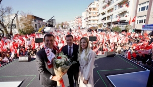 Binlerce Vatandaş İle Dolup Taşan Atatürk Meydanı: "İstanbul'da İmamoğlu, Silivri'de Balcıoğlu"