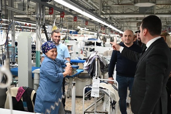 Bora Balcıoğlu, 8 Mart'ta Yelkenci Tekstil'de Kadın Emekçilerle Buluştu