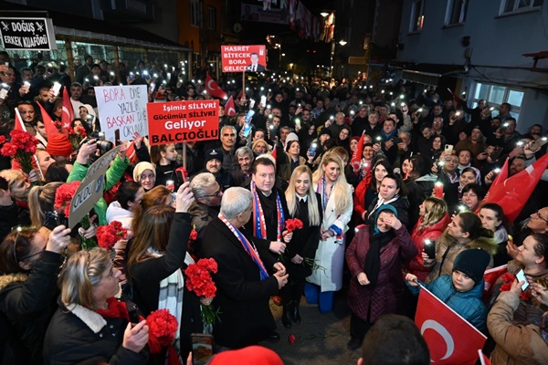Ortaköy'de Balcıoğlu Coşkusu: "İstanbul'da İmamoğlu, Silivri'de Balcıoğlu" Sloganı Yankılandı