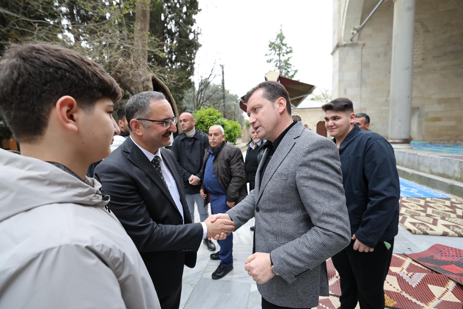 Silivri Belediye Başkanı Balcıoğlu, Bayram Namazını Piri Mehmet Paşa Camii'nde Kıldı