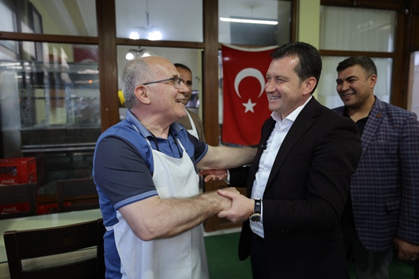 Silivri Belediye Başkanı Balcıoğlu, Gümüşyaka Mahallesinde Vatandaşlarla Bayramlaştı