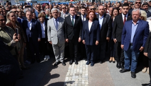 Silivri Yeni Döneme Atatürk Anıtı'nda Saygıyla Başladı