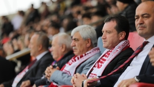 Silivri Belediye Başkanı Bora Balcıoğlu, Silivrispor'un Play-off Maçını Tribünden İzledi