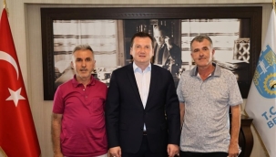 Geçmiş Dönem Meclis Üyesi Ramazan Sakallıoğlu ve Geçmiş Dönem İlçe Yöneticisi Zeynel Yıldız Başkan Balcıoğlu'nu Ziyaret Etti